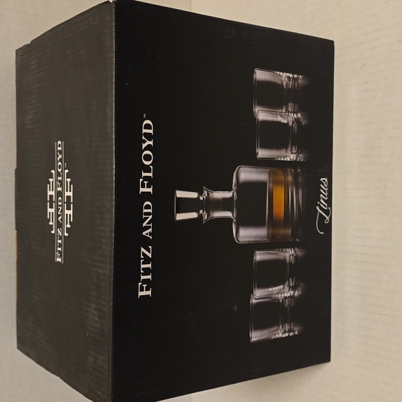 New In Box 5 Piece Fitz And Floyd Decanter Set - Picture 2 of 16